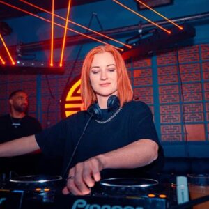 Maxinne TURN IT UP Chart